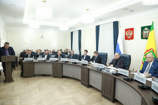 Олег Мельниченко поручил усилить информирование пензенцев о методах противодействия мошенникам