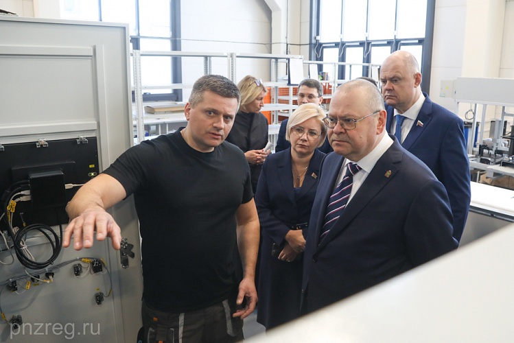 Олег Мельниченко посетил в Минске промышленные предприятия республиканского значения
