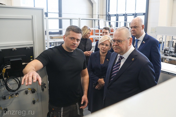 Олег Мельниченко посетил в Минске промышленные предприятия республиканского значения