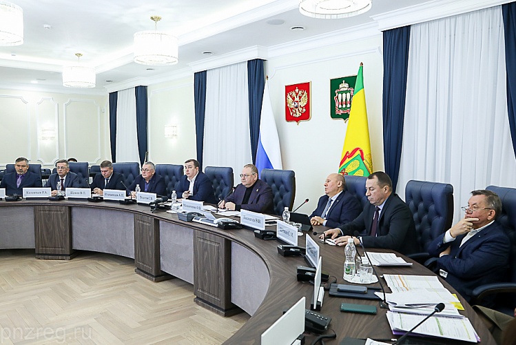 Губернатор поручил взять на особый контроль контрактацию по мероприятиям нацпроектов 2025 года