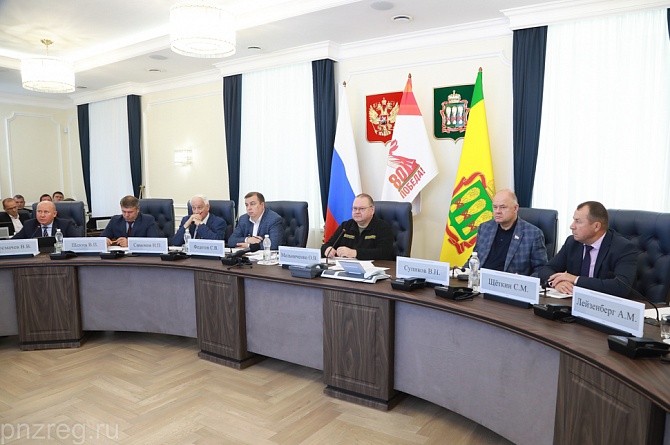 Олег Мельниченко поручил активизировать вакцинацию населения региона от гриппа