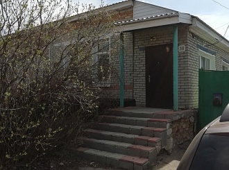 Продается административное здание с земельным участком в р.п. Мокшан